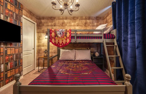 Loughman House | Lakeview Townhome wPrivate Pool & Themed Rooms