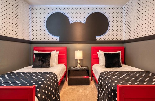 Loughman House | Lakeview Townhome wPrivate Pool & Themed Rooms