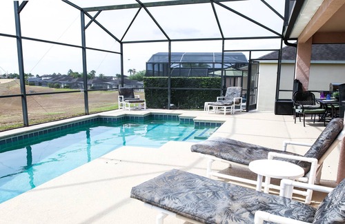 Calabay Parc House | Large 3 Bedroom Home 15 Minutes From Walt Disney World