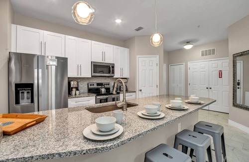 Windsor Hills Apartment | Last Minute Disney Getaway! Themed Bedrooms & Private Balcony. Book Now! #39420