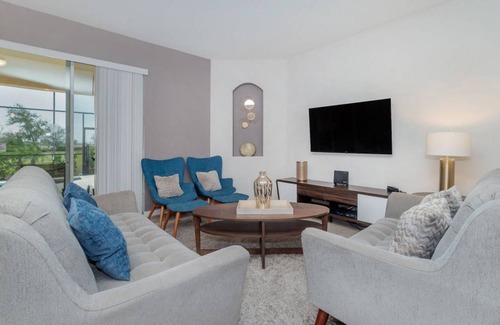 Loughman House | Lazy River / Kid's Splash Pad / Water Slide / Poolside Bar & Grill / Near Disney / Free Resort Fees