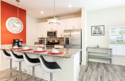 Davenport House | "License to Chill" Newly Renovated Modern Townhome