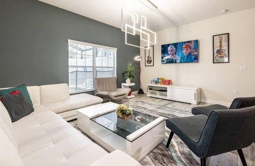 Davenport House | "License to Chill" Newly Renovated Modern Townhome
