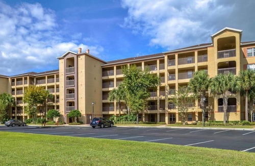 West Kissimmee Condo | Liki Tiki Village 2br suite, Friday check-in