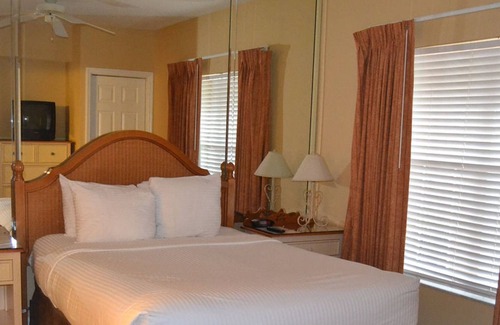 West Kissimmee Condo | Liki Tiki Village 2br suite, Sunday check-in