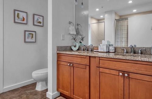 South Eola Apartment | Luxurious 2/2 Penthouse in downtown Orlando with a billiard room&oversized patio