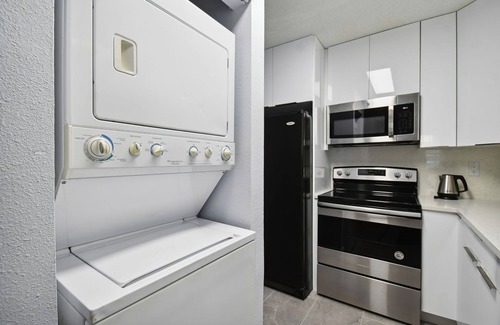 Grand Palms Villa | Modern Mickey! NEW Top To Bott, Sleeps 7, Pool, Near Dis, Univ, NO Steps!