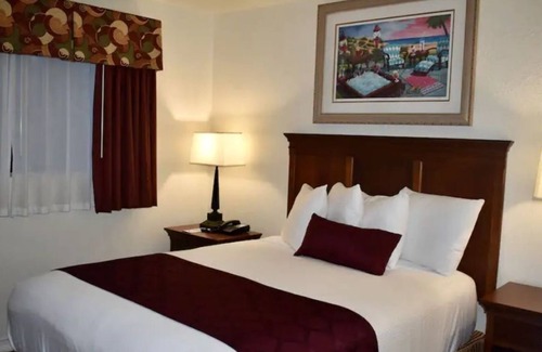 Kissimmee Resort | Near Theme Parks - 4 Night Minimum