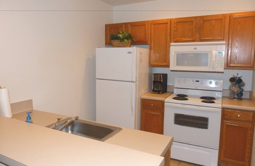 Kissimmee House | Near Theme Parks! Gorgeous 3 BR Town Home, Splash Park, Pool, Lake, And More!