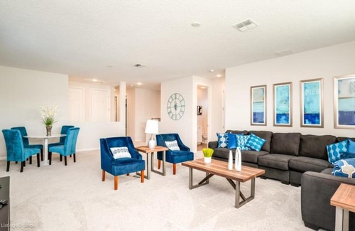 Buena Ventura Lakes House | New SOLARA 5 Bdm Villa with South Facing Pool townhouse