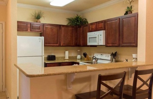 Four Corners Apartment | Pleasant Stay, Convenient Location! Onsite Pool, Kitchenette, Free Parking
