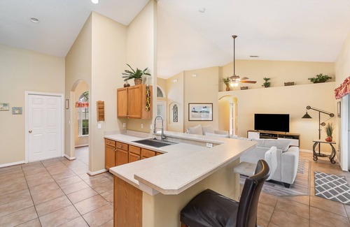 Orange Tree House | Private Pool & Games Room, Minutes to Disney, golf, shopping and more!