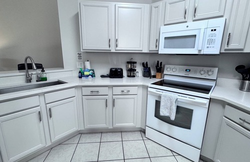 Florida Pines Villa | Relaxing 4Bed 3 Bath Villa with Hot Tub and Pool Table