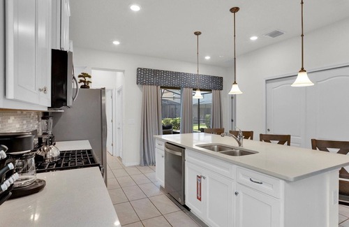 Loughman House | Solterra Resort 5 bedroom Private Pool/Spa Home