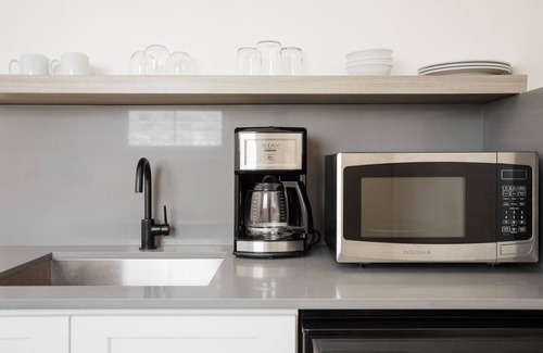 Lake Cherokee Apartment | Sonder Wellborn | Queen Suite+