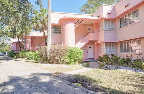 Lake Cherokee Apartment | Sonder Wellborn | Queen Suite+