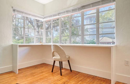Lake Cherokee Apartment | Sonder Wellborn | Superior Queen Suite+