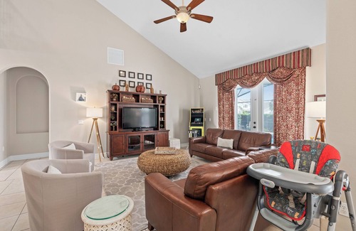 West Kissimmee House | South Facing Pool Hot Tub Themed Rooms Home Theater Swingset Splash Pad BBQ