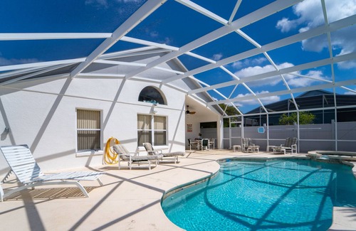 Pinewood Country Estates House | Spacious Pool Home with Games Room Only 10 Minutes from Disney
