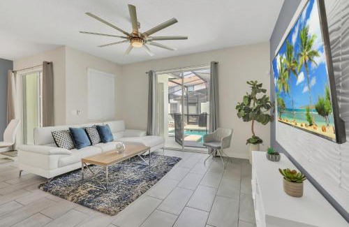 Kissimmee House | Storey Lake Escape with Pool