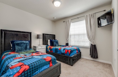 Loughman House | Stunning Corner-Townhome w/ Private Pool!