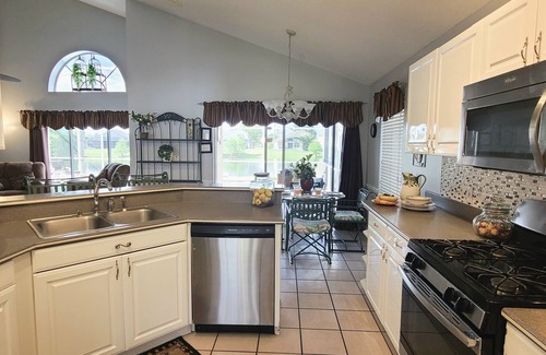 West Kissimmee House | Stunning Lakeview Pool/Spa-Games Room,Free Wi-Fi, 2 mls to Disney