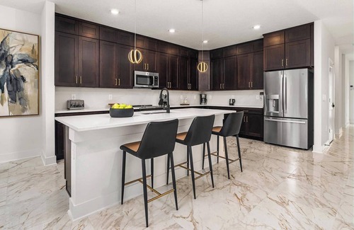 Florida Center House | The Ritzy |Breathtaking NEW Home w/PVT Pool & 2 Themed BRs in Dream Location