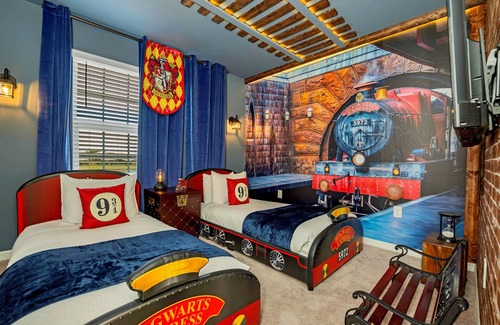 Loughman House | Townhouse*Private Pool*THEMED Rooms*FREE waterpark