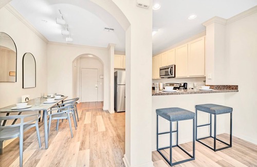 West Kissimmee Condo | Upstay: 2BR Condo with Hot Tub, Pool & Sauna—for 6