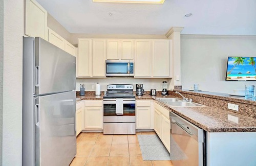 West Kissimmee Condo | Upstay: 2BR Condo with Hot Tub, Pool & Sauna—for 6