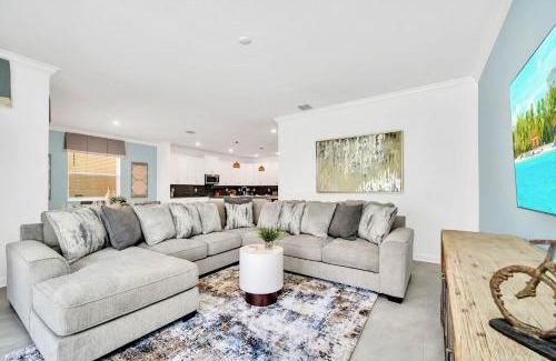 Orlando House | Upstay 6BR Resort Home w Pool & Basketball Court