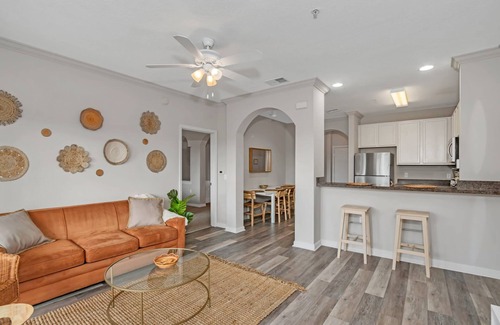 West Kissimmee Condo | Upstay Large Family Condo w Hot Tub, Pool, Sauna