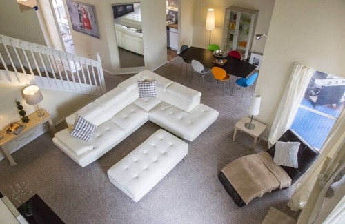 Ventura House | Ventura Place Country Club Home