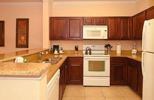 Four Corners Apartment | Your Home Away From Home! Fere Parking, Kitchenette, Pool, Private Balcony
