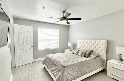 Metro West Condo | 1 Bedroom Condo 378503 by Houzlet