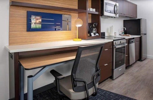 Airport North Apartment | 1 Bedroom King Suite Near Airport Lakes Park ORL