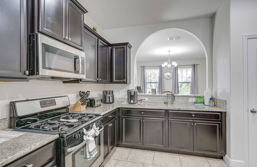 Loughman House | 10 Mi to WDW: Family Home w/Game Room & Pool!