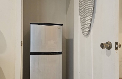 Catalina House | 12min/Universal, 5/min to Downtown. Hotel Room Style in a Cozy House in Florida