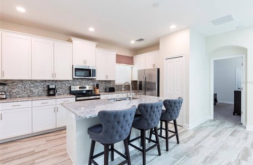 Davenport House | 1577SW: Amazing 5bd/5bath home! Sleeps 13 w/pool and jacuzzi!