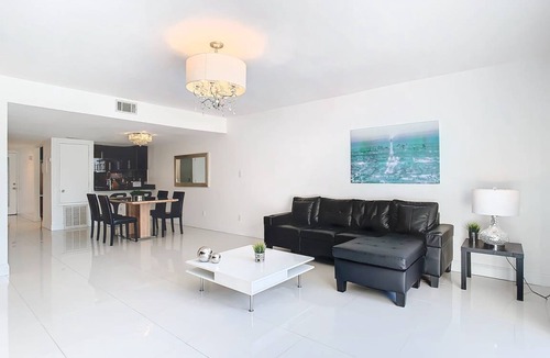 Florida Center North Apartment | 158 m² Apartment ∙ 2 bedrooms ∙ 5 guests