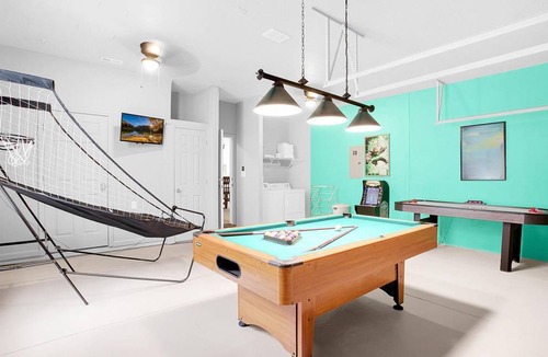 Windsor Hills House | 169 m² House ∙ 3 bedrooms ∙ 7 guests