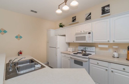 Windsor Hills House | 169 m² House ∙ 3 bedrooms ∙ 7 guests