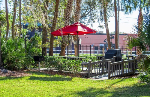 Kissimmee Condo | 1BR w/WiFi, Lake Access, Resort Pool, Only 3 Miles From Disney!