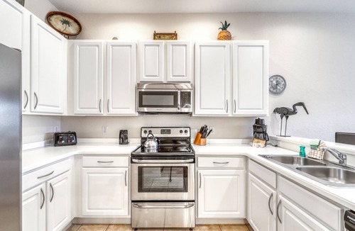 Bahama Bay Condo | 1st floor condo w/basketball court, patio, restaurant, sauna, tennis court
