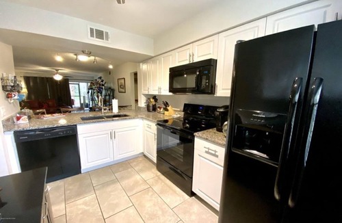 Ventura Condo | 2 bedroom/bathroom, 1st floor condo at the quiet Ventura Country club!
