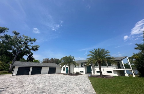 Orlando House | 2-bedroom bungalow with WiFi, AC in welcoming Central/Universal Orlando area.