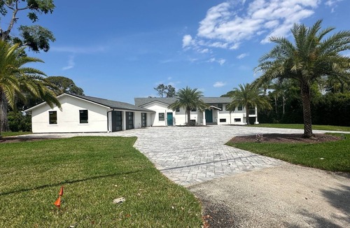 Orlando House | 2-bedroom bungalow with WiFi, AC in welcoming Central/Universal Orlando area.