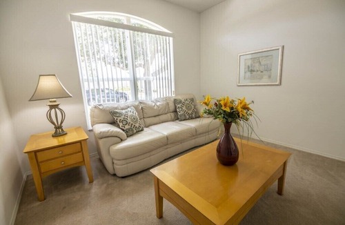 Esprit House | 2 Lounges – Pool – Lanai – 10 Mins to Disney – Esprit Community