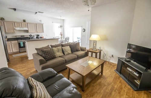 Esprit House | 2 Lounges – Pool – Lanai – 10 Mins to Disney – Esprit Community