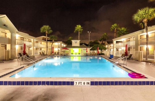 Kissimmee Hotel | 206 Entire Studio Kissimmee minutes to Disney